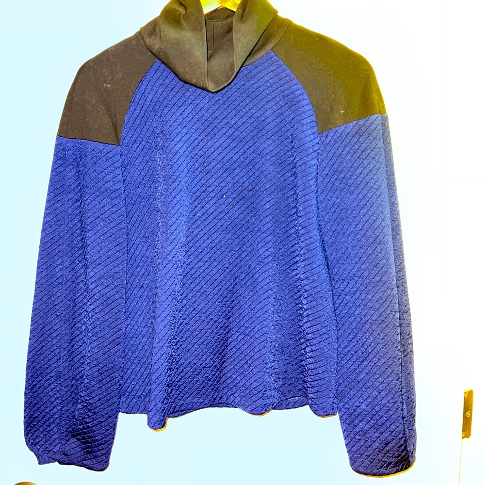 IQ.EQ title neck sweater